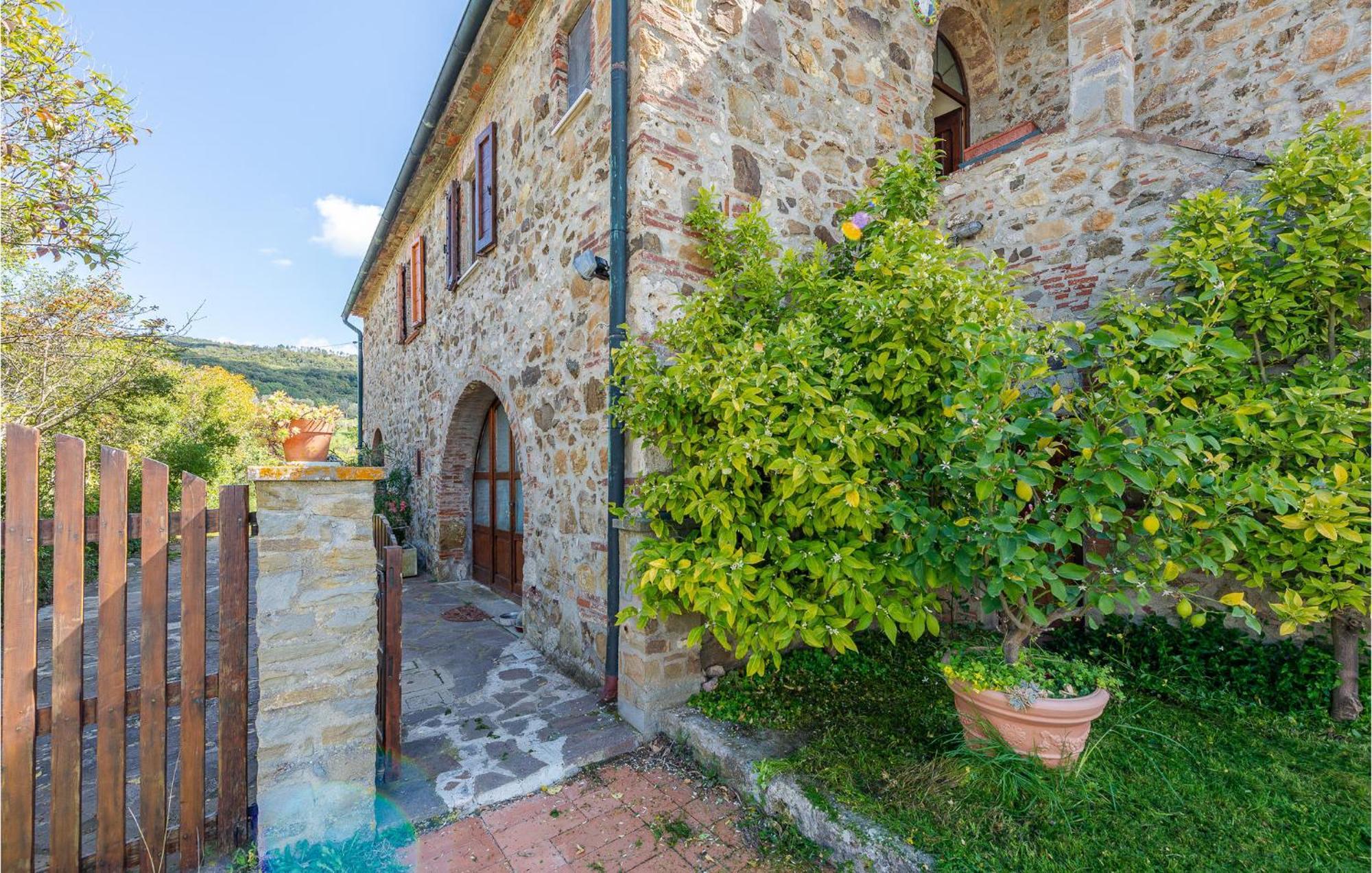 Cozy Home In Massa Marittima Gr With Kitchen エクステリア 写真